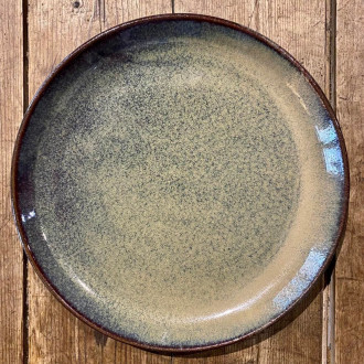 Assiette plate en grès brun