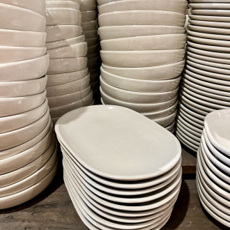 Plat ovale en grès naturel
