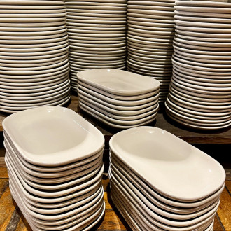 Petit plat en grès naturel
