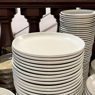Assiettes plates en grès naturel