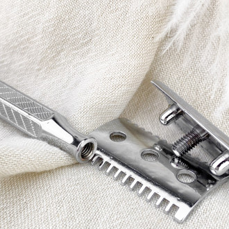 Razor comb merkur