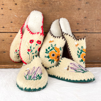 Flowery wool slippers