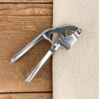 Cast-iron garlic pitter