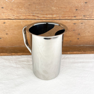Stainless steel pitcher with ice cube catcher