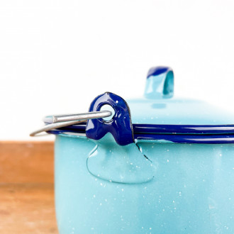 Enamel stock pot with cinsa handle