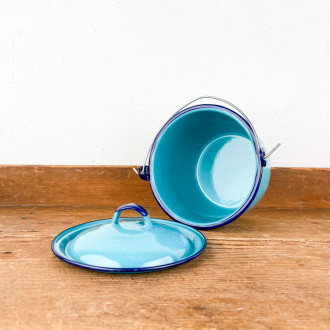 Enamel stock pot with cinsa handle