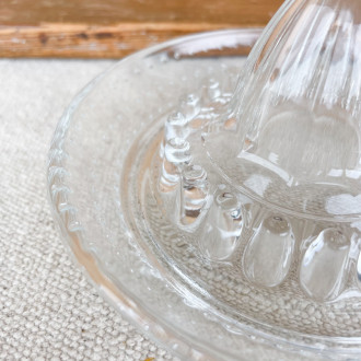 Glass lemon squeezer details