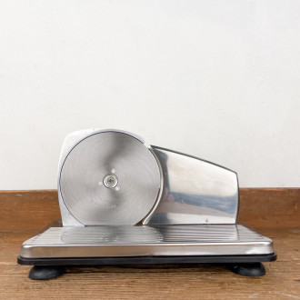 Manual slicer with stainless steel blade