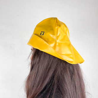 Sailor's yellow suroit
