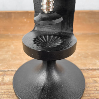 Screw nut press
