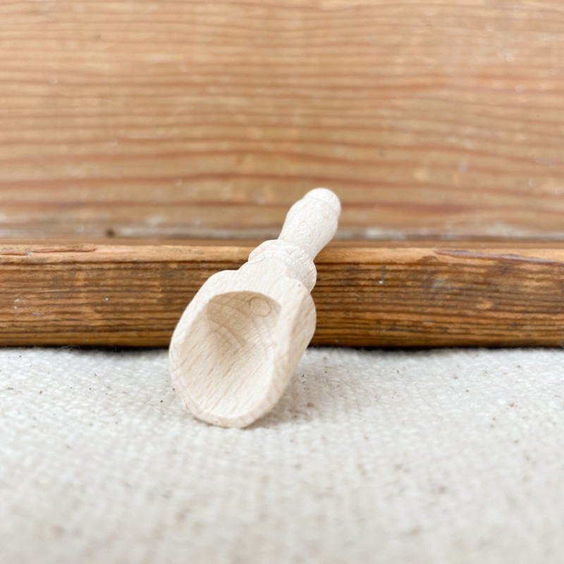 Wooden salt shovel
