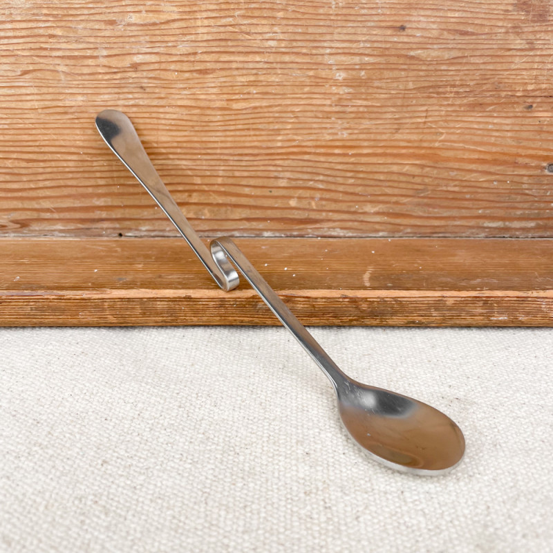 Angled jam spoon