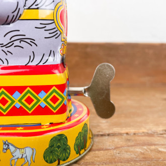 Mechanical juggling elephant with key winding