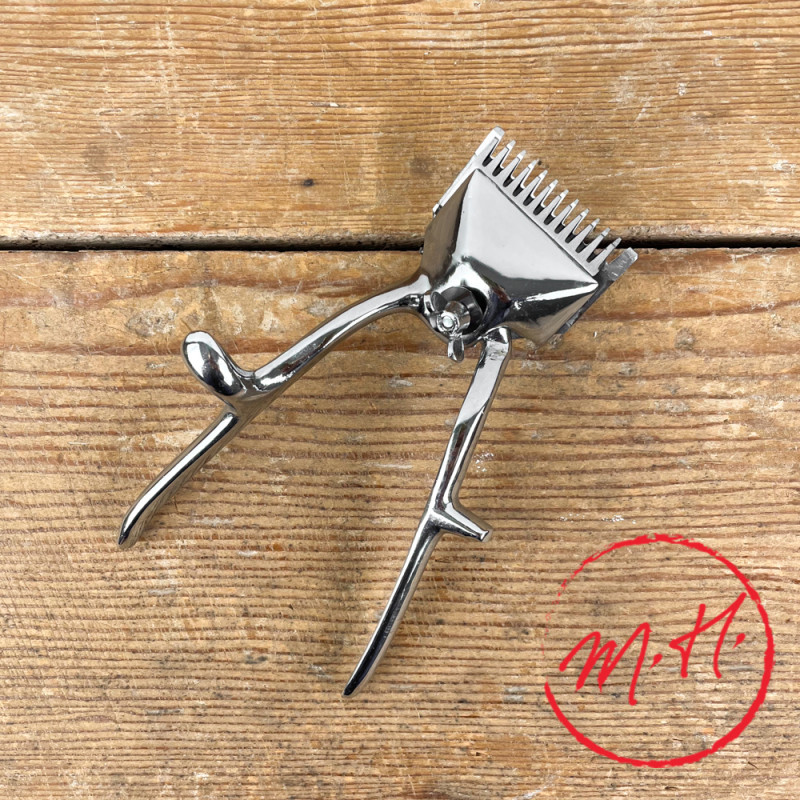 Mechanical hair clippers