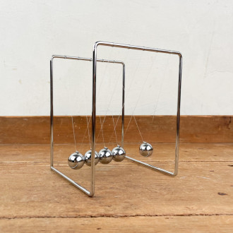 Newton pendulum