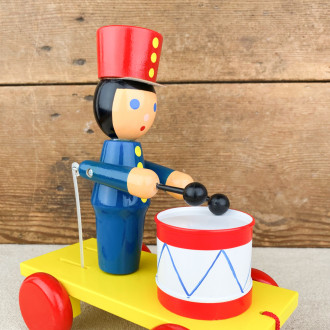 Wooden soldier to pull