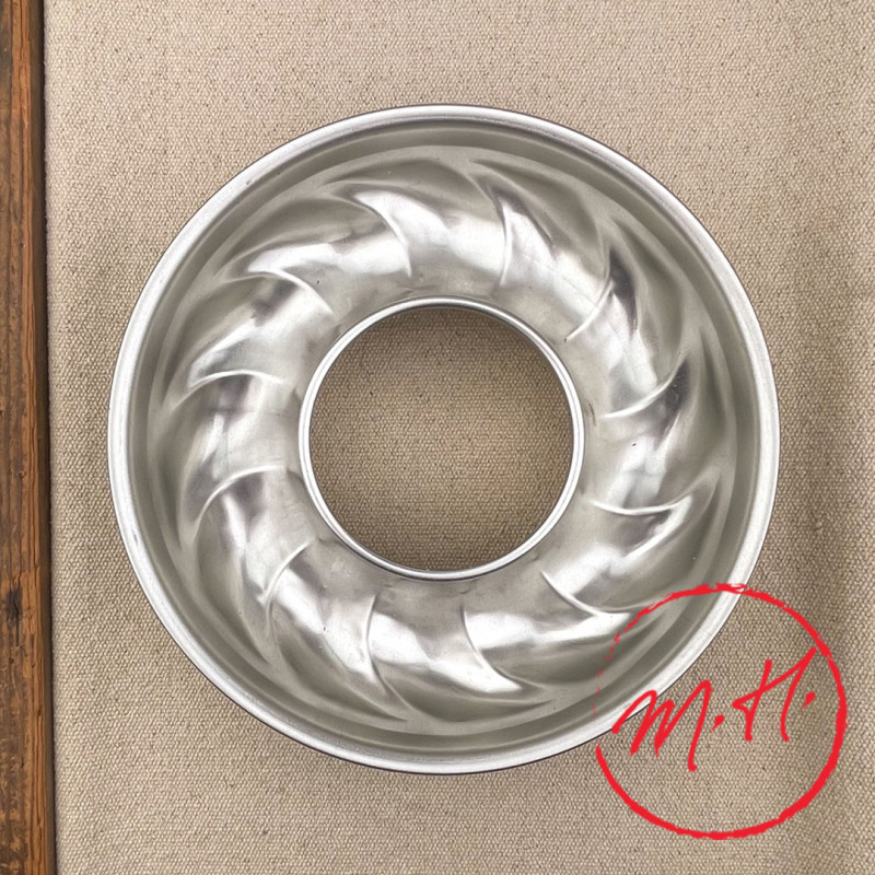 Moule à gâteau trois frères en fer blanc