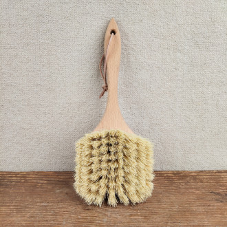 Cushion brush with natural bristles