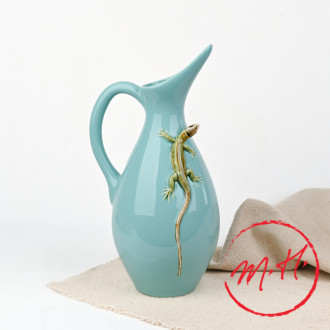 Lizard decanter Bordallo Pinheiro