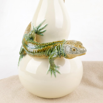 ceramic lizard detail bordallo pinheiro vase