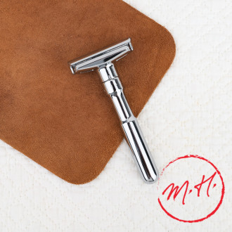 Adjustable shaver in shiny chrome-plated metal