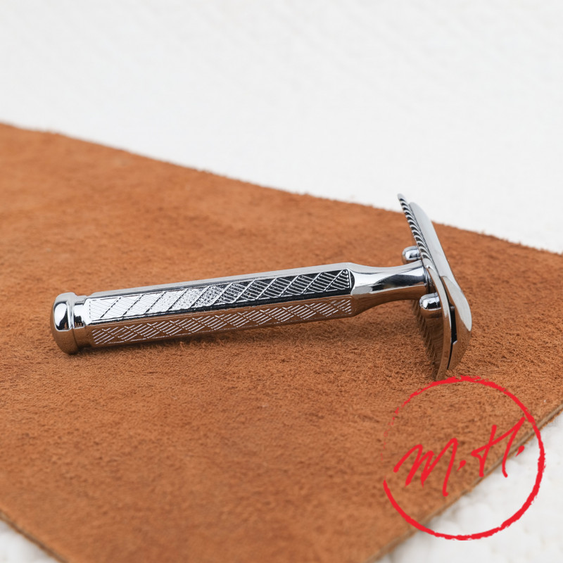 Chrome-plated short-handle comb razor