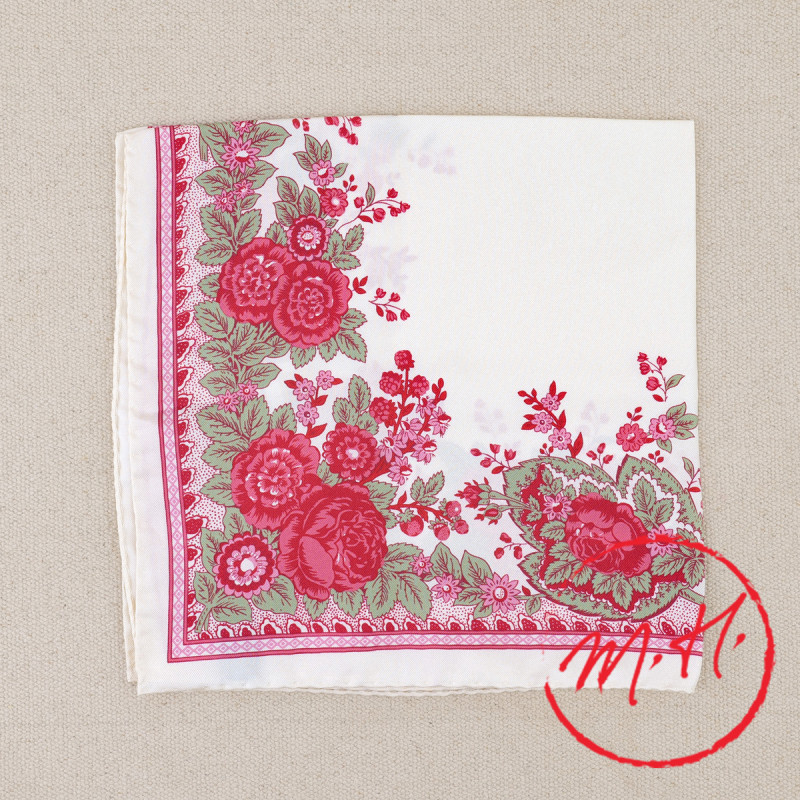 Flowered silk square 45 x 45 cm