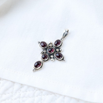Pendant cross garnets on silver