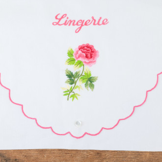 Pochette Lingerie brodé motif floral