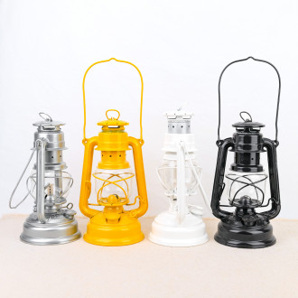 Hanging storm lamp