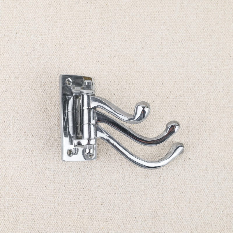 Triple swivel hook