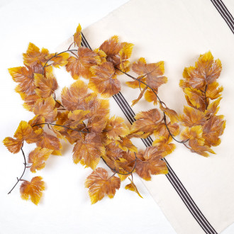 Decorative autumn leaf garland