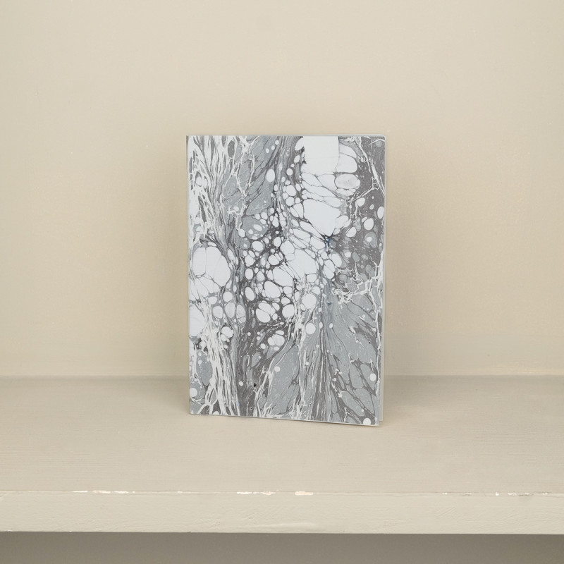 Carnet A5 en papier marbré gris