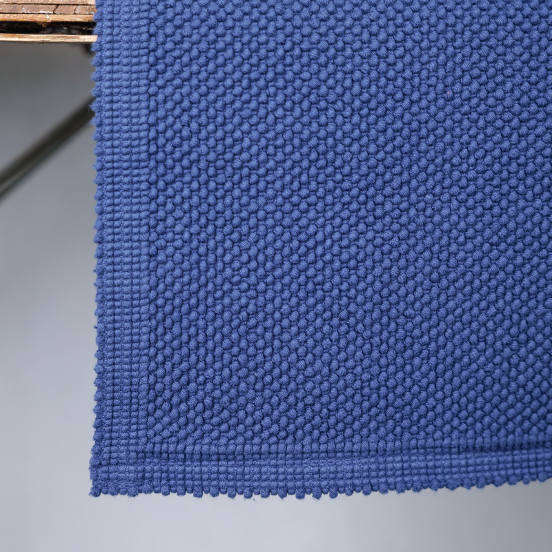 Tapis de bain bleu encre