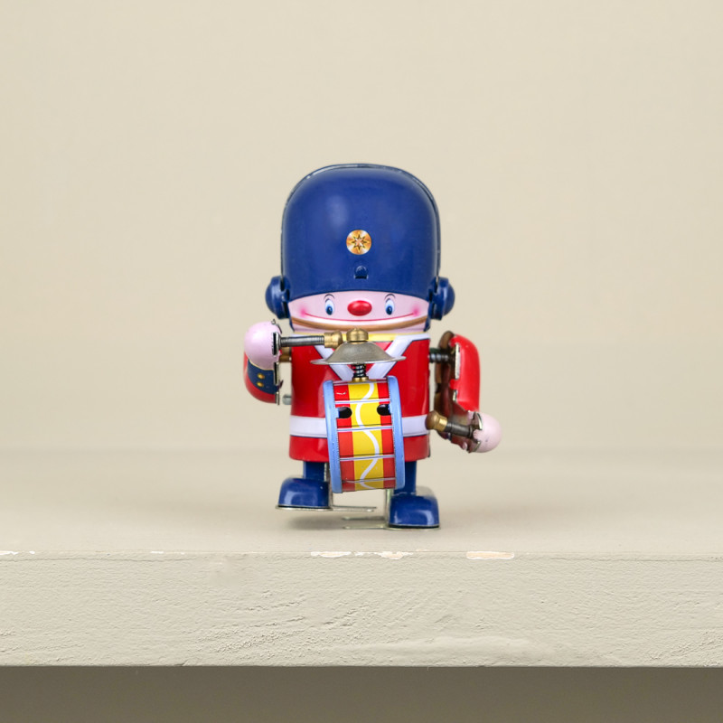 Mechanical drum soldier