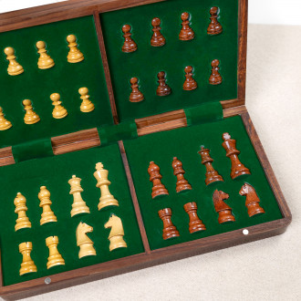 Foldable wooden chess set