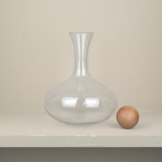 Transparent glass wine decanter
