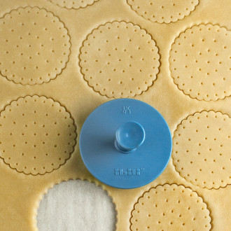 Filled cookie cutter
