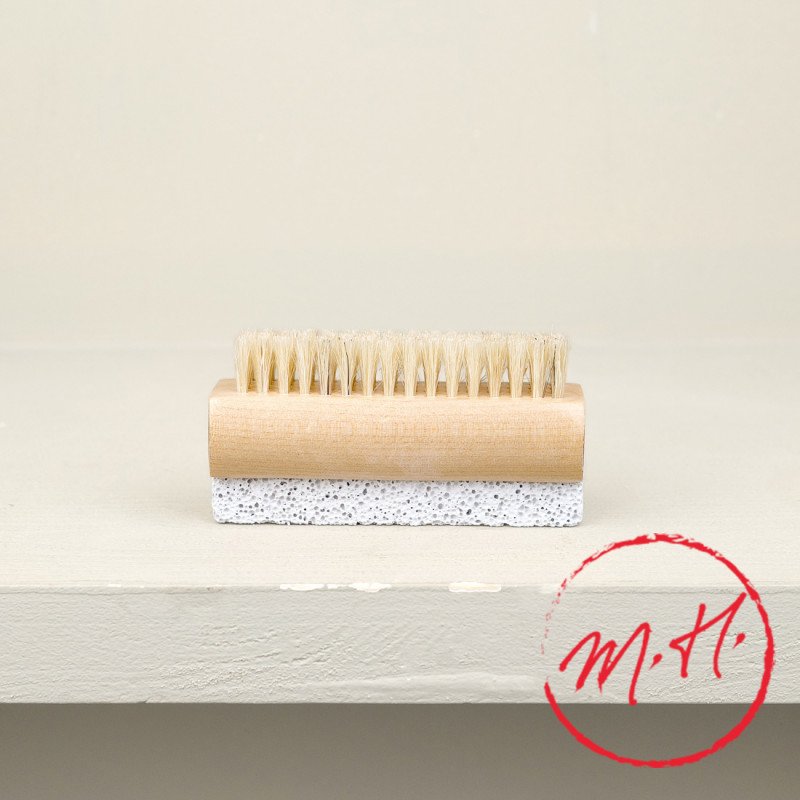 Brosse à ongles avec pierre ponce