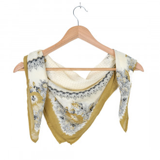 Provençal square in curry silk