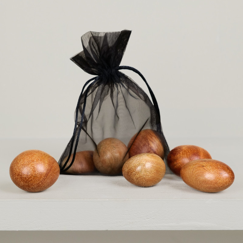 Pouch of cade stones