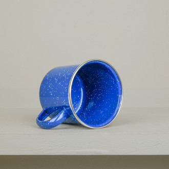 Mug de camping en émail bleu