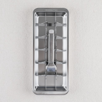 Removable ice cube tray