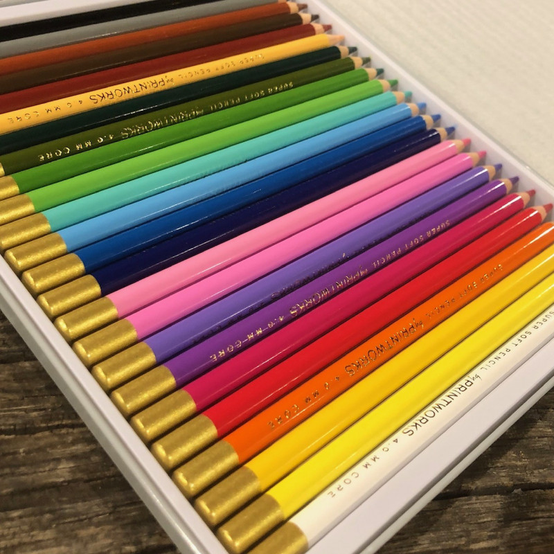 Set of 24 colored pencils