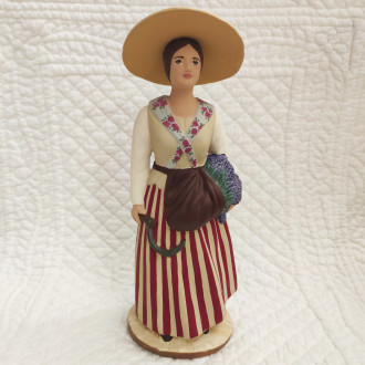 Woman with lavender 18cm