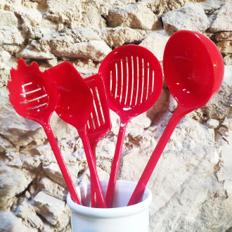 Ustensiles de cuisine rouge et barre de fixation