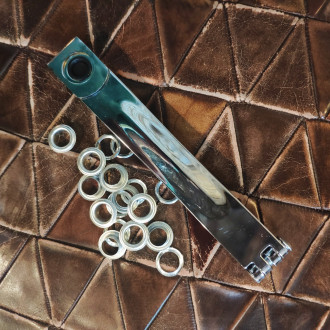 Tarpaulin eyelet pliers