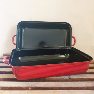 Red enamel roasting dish