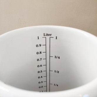 Pot mesureur émail blanc