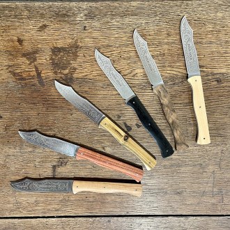 Prestige set of 6 Douk-Douk© table knives with wooden handles.